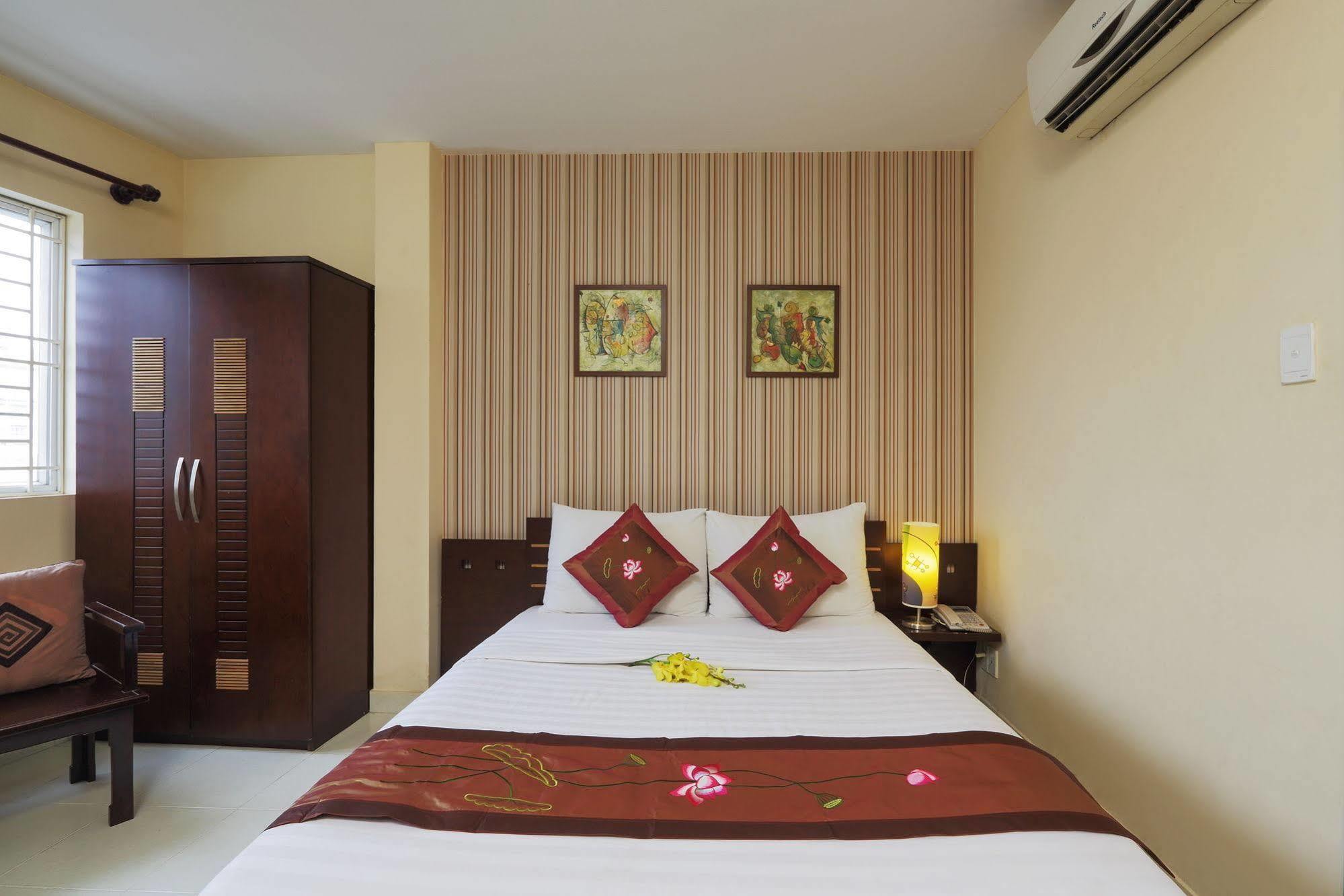 Sen Sai Gon Hotel - Ben Thanh Market Хошимин Экстерьер фото