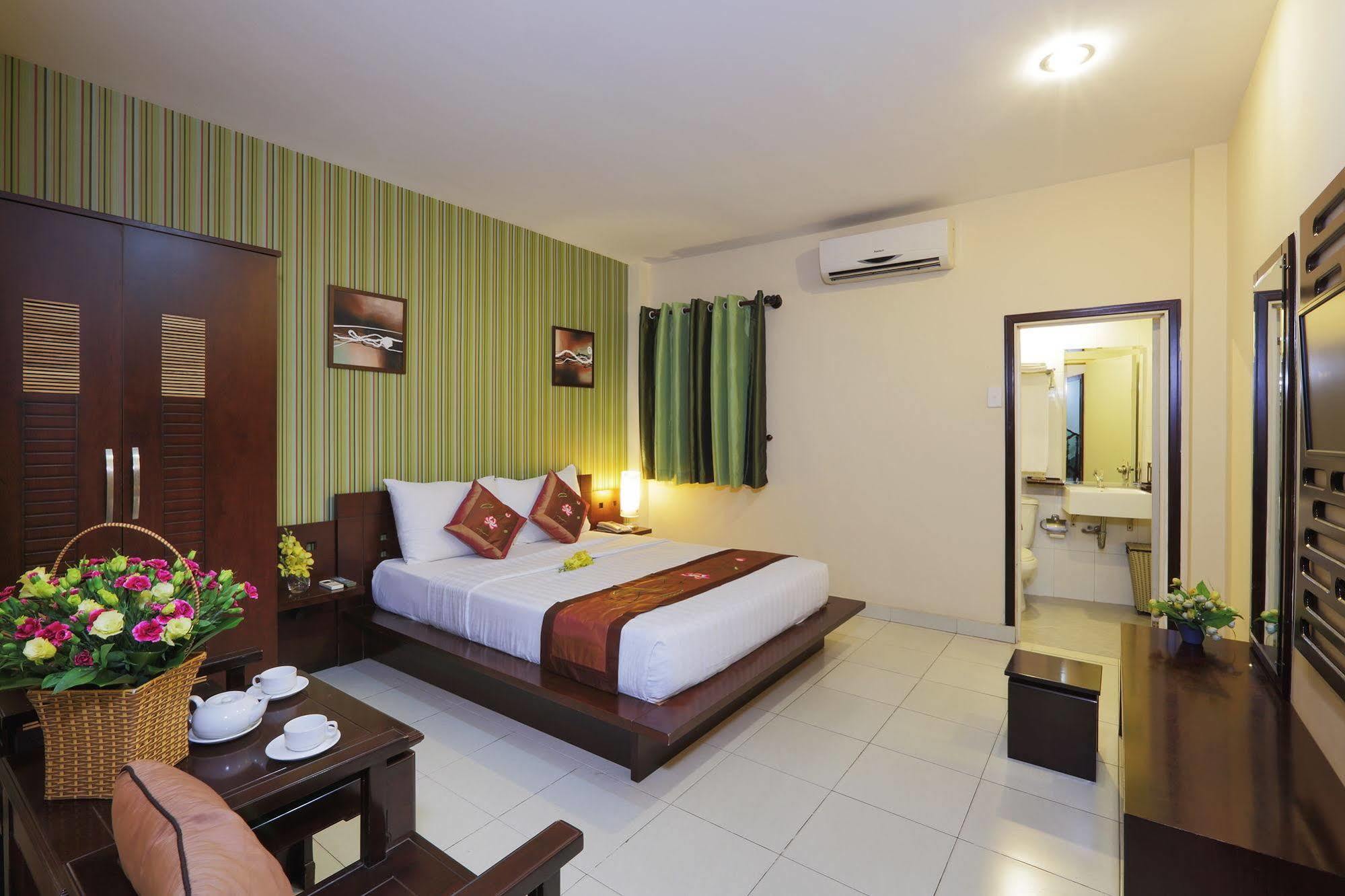 Sen Sai Gon Hotel - Ben Thanh Market Хошимин Экстерьер фото