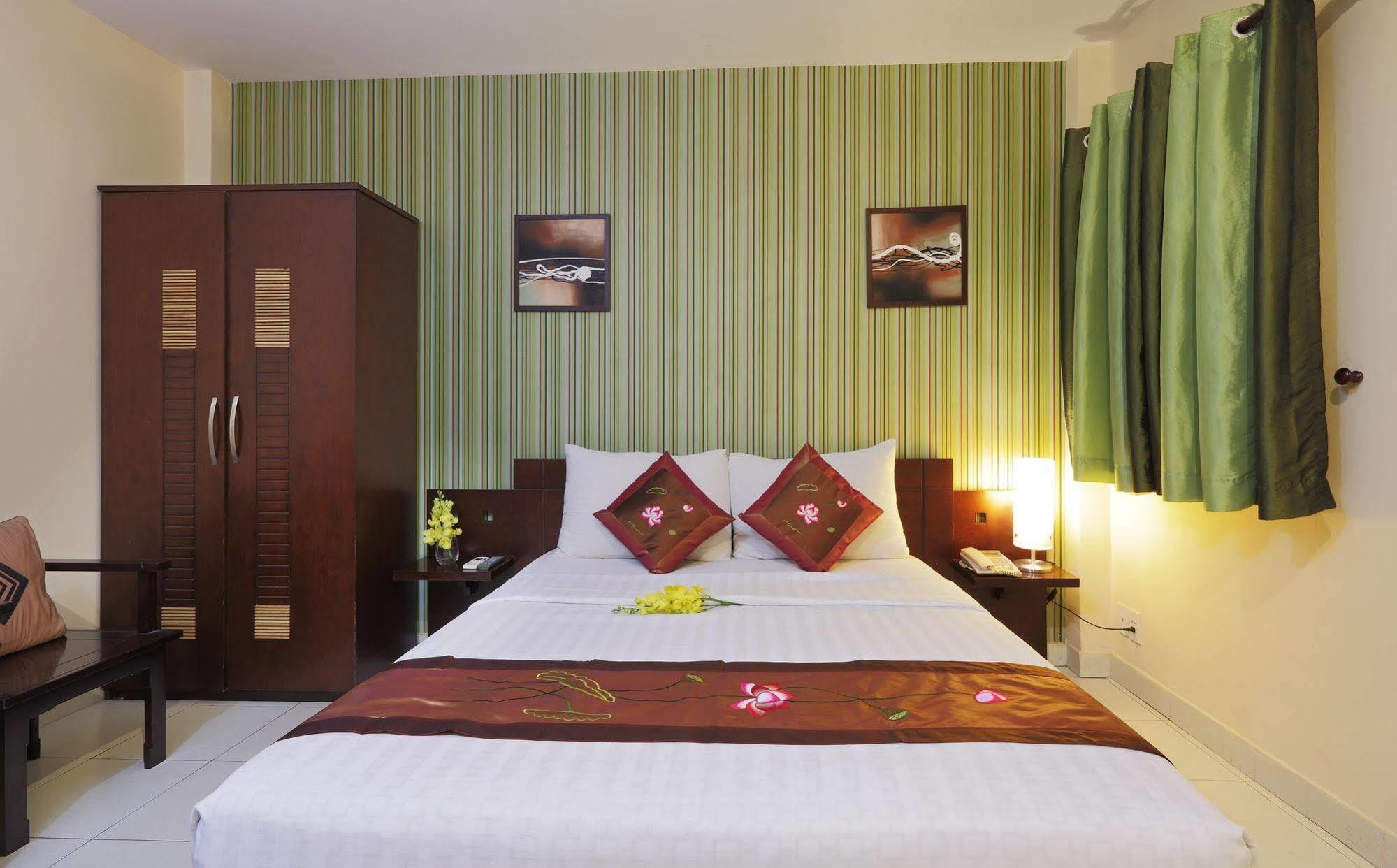 Sen Sai Gon Hotel - Ben Thanh Market Хошимин Экстерьер фото
